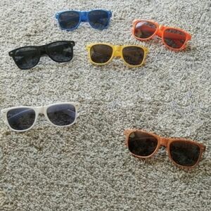 NEW 10 pairs of Sunglasses LOT